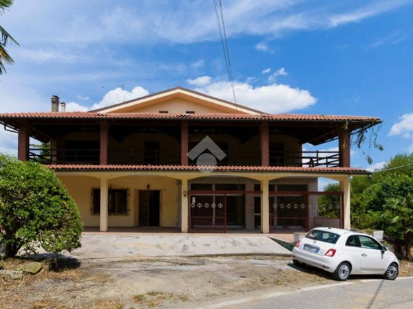 casa indipendente in vendita a Cunico