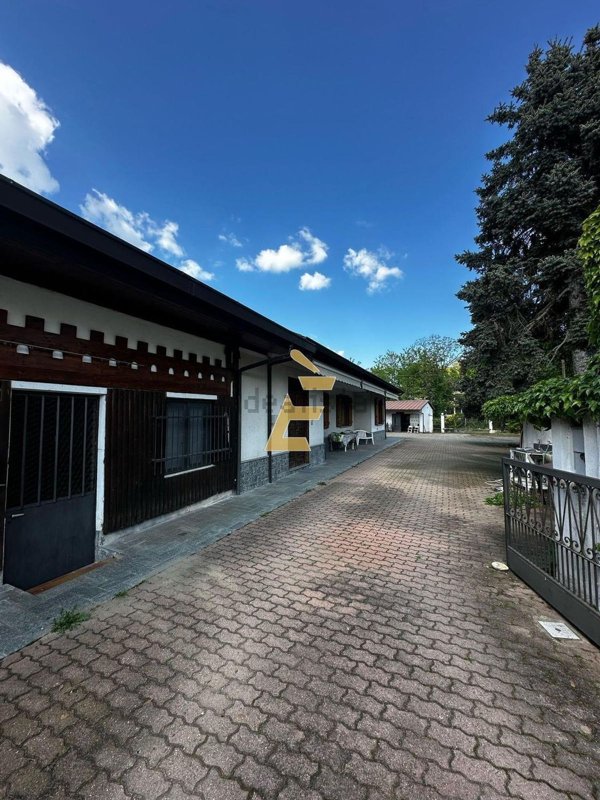 casa indipendente in vendita a Ferrere