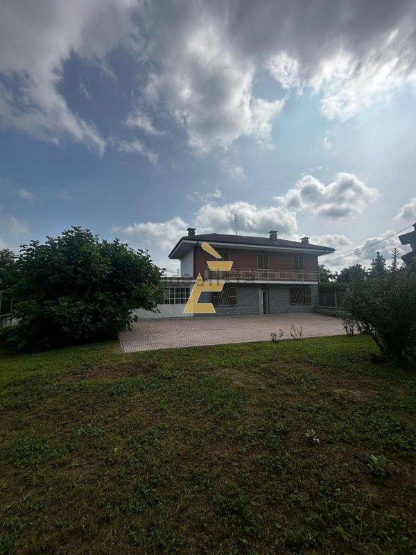 casa indipendente in vendita a Ferrere