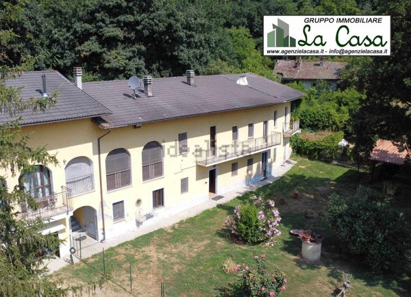 casale in vendita a Ferrere