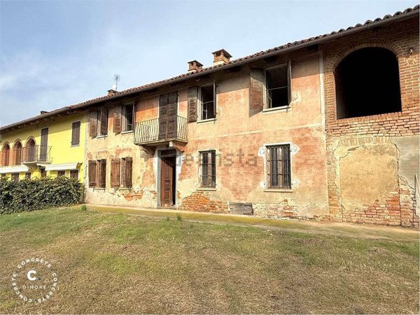 casale in vendita a Ferrere