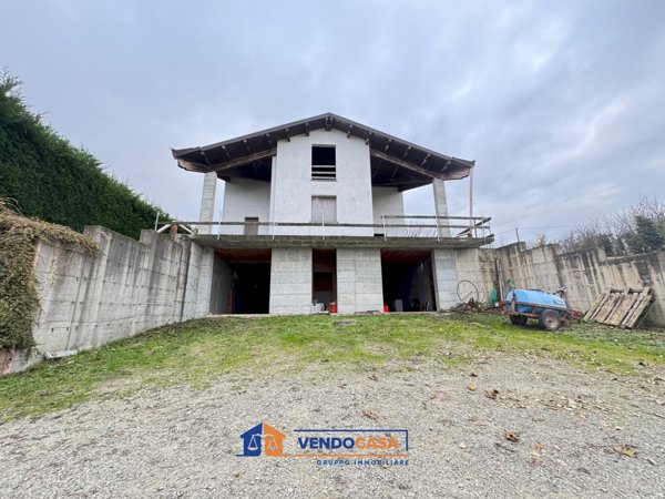 casa indipendente in vendita a Fontanile