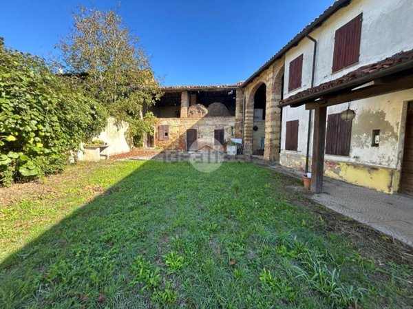 casa semindipendente in vendita a Grazzano Badoglio