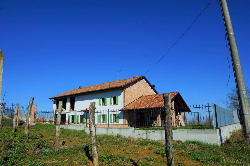 casa indipendente in vendita ad Incisa Scapaccino