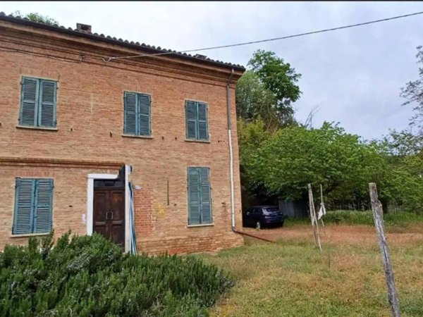 casa indipendente in vendita ad Incisa Scapaccino