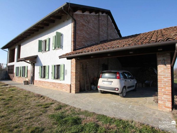 casa indipendente in vendita ad Incisa Scapaccino