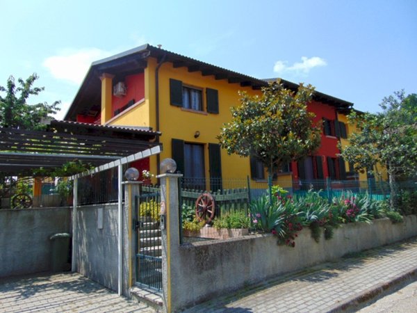 casa indipendente in vendita ad Incisa Scapaccino