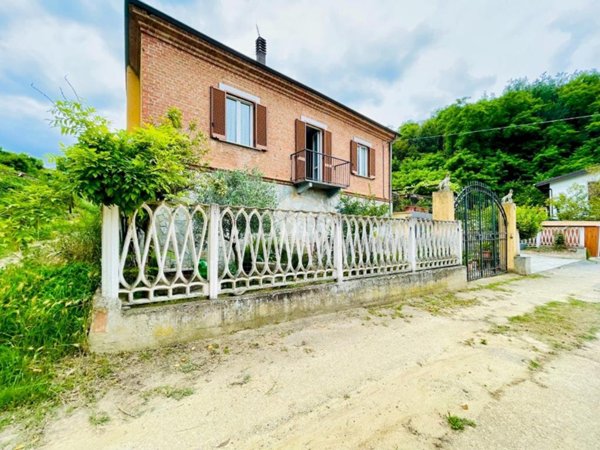 casa indipendente in vendita ad Incisa Scapaccino