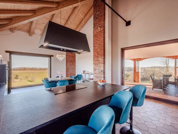 casa indipendente in vendita ad Incisa Scapaccino