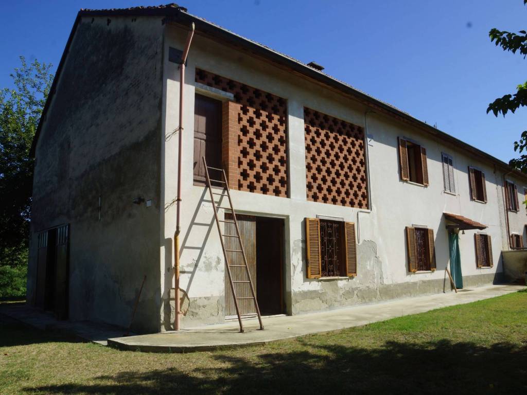 casa indipendente in vendita ad Incisa Scapaccino