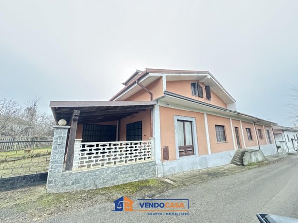 casa indipendente in vendita ad Incisa Scapaccino