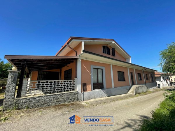 casa indipendente in vendita ad Incisa Scapaccino