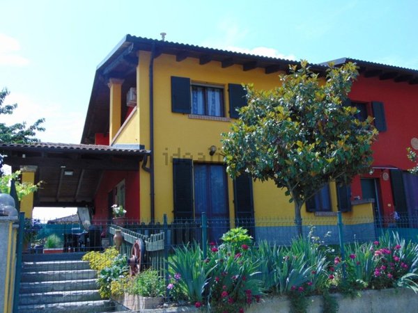 casa indipendente in vendita ad Incisa Scapaccino