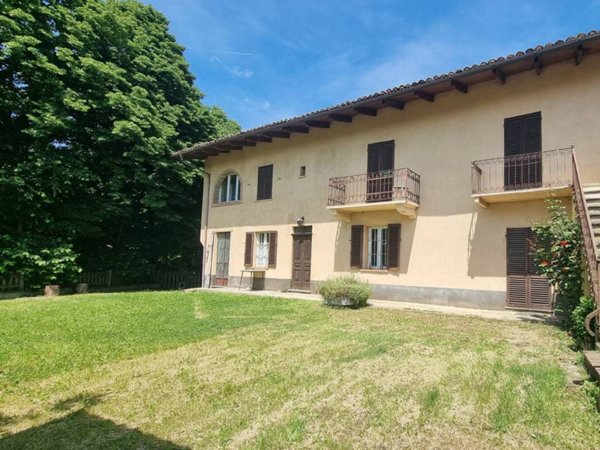 casa indipendente in vendita ad Incisa Scapaccino