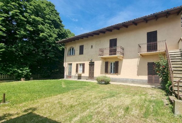 casa indipendente in vendita ad Incisa Scapaccino
