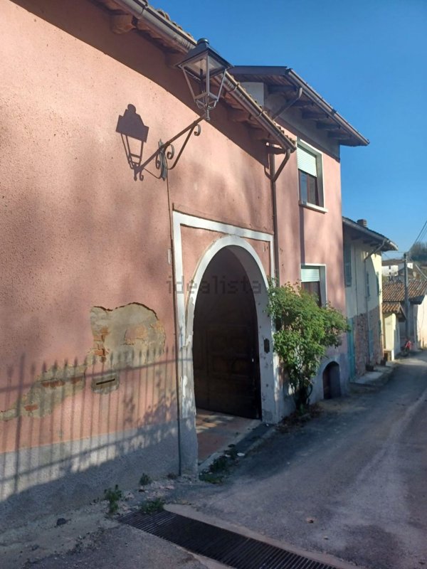 casa indipendente in vendita ad Incisa Scapaccino