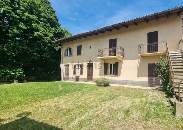casa indipendente in vendita ad Incisa Scapaccino