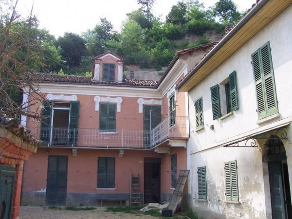 casa indipendente in vendita ad Incisa Scapaccino in zona Poggio