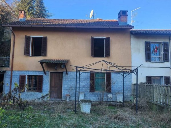 casa indipendente in vendita ad Incisa Scapaccino in zona Poggio