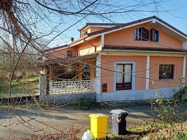 casa indipendente in vendita ad Incisa Scapaccino