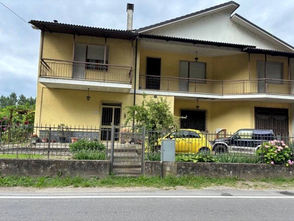 casa indipendente in vendita ad Incisa Scapaccino