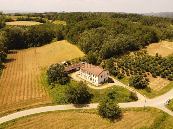 casa indipendente in vendita ad Incisa Scapaccino
