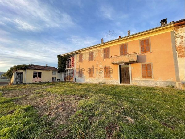 casale in vendita ad Incisa Scapaccino