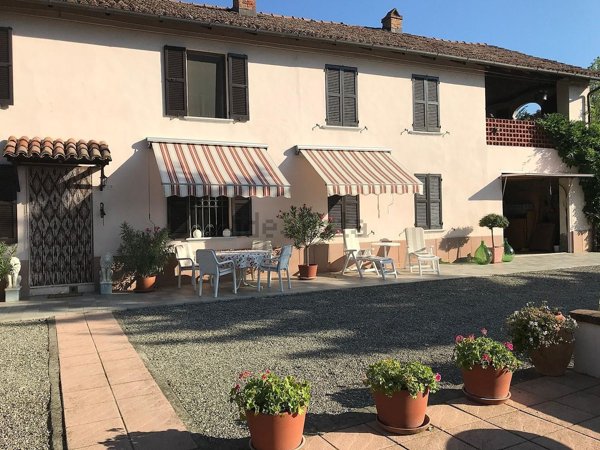 casa indipendente in vendita ad Incisa Scapaccino