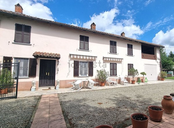 casa indipendente in vendita ad Incisa Scapaccino
