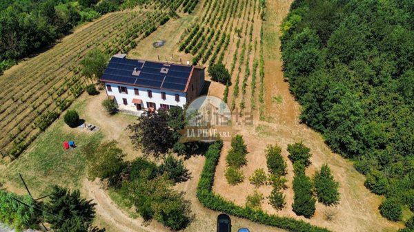 casa indipendente in vendita ad Incisa Scapaccino