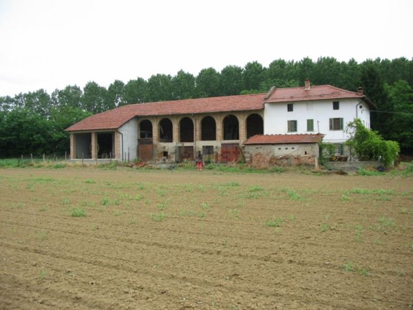 casale in vendita ad Incisa Scapaccino