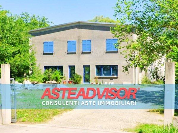 locale commerciale in vendita ad Incisa Scapaccino