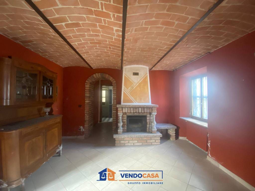 casa indipendente in vendita ad Incisa Scapaccino in zona Poggio