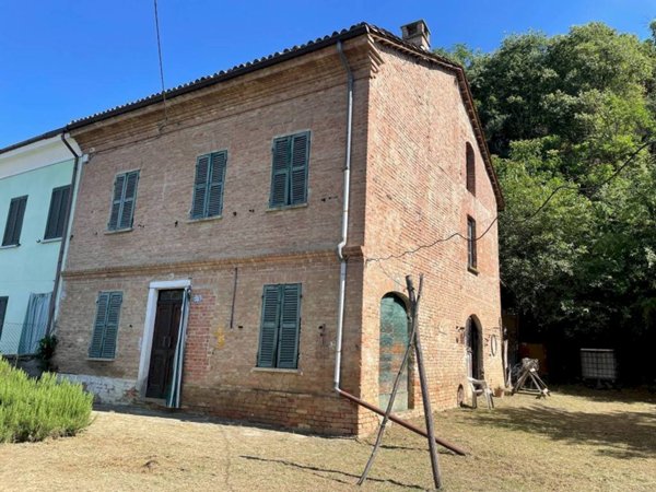 casa indipendente in vendita ad Incisa Scapaccino