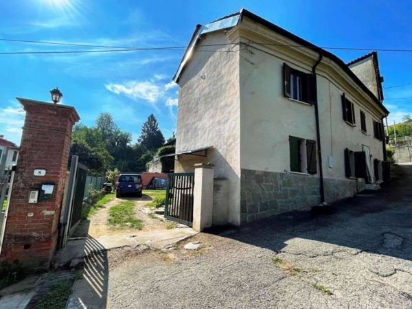 casa indipendente in vendita ad Incisa Scapaccino in zona Poggio