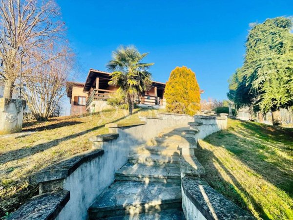 casa indipendente in vendita ad Incisa Scapaccino