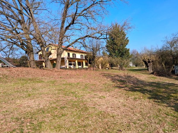 casale in vendita ad Incisa Scapaccino