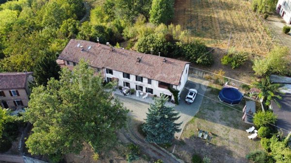 casa indipendente in vendita ad Incisa Scapaccino