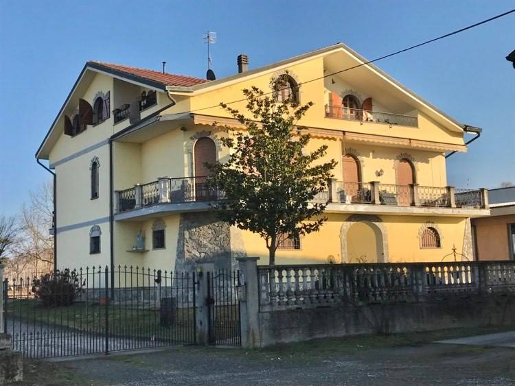 casa indipendente in vendita ad Incisa Scapaccino