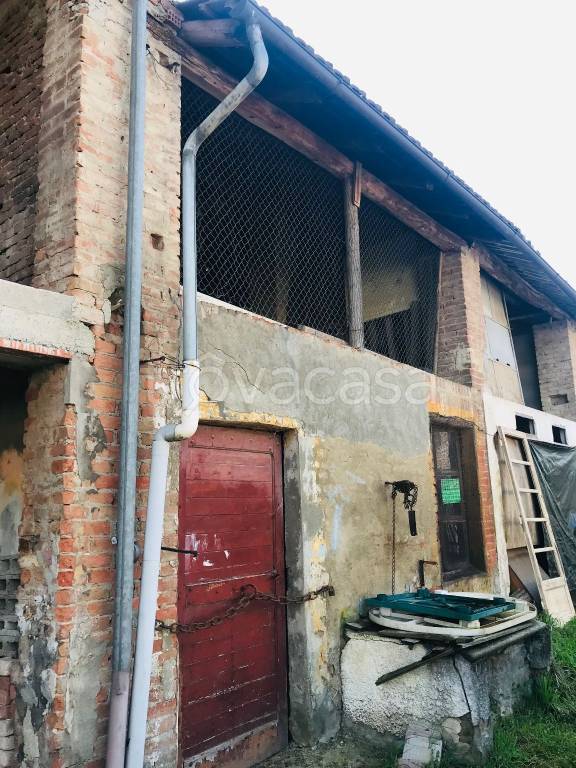 locale di sgombero in vendita ad Incisa Scapaccino in zona Poggio