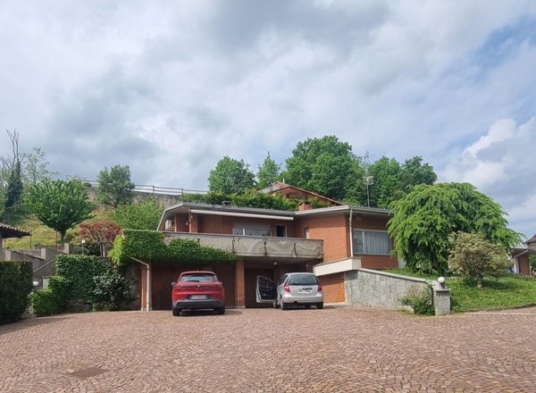casa indipendente in vendita ad Incisa Scapaccino