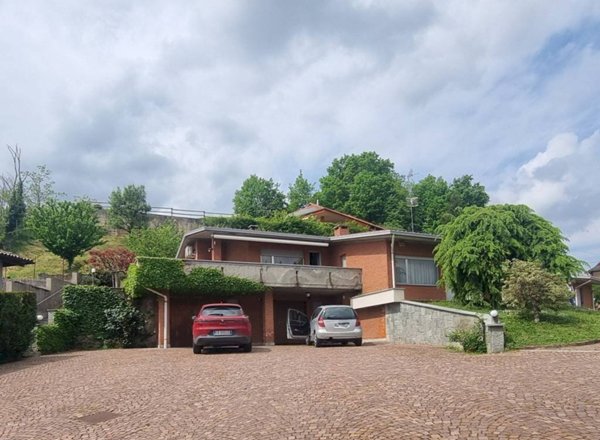 casa indipendente in vendita ad Incisa Scapaccino in zona Poggio