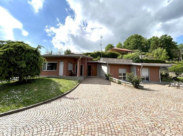 casa indipendente in vendita ad Incisa Scapaccino in zona Poggio