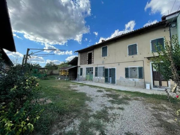casa indipendente in vendita ad Incisa Scapaccino