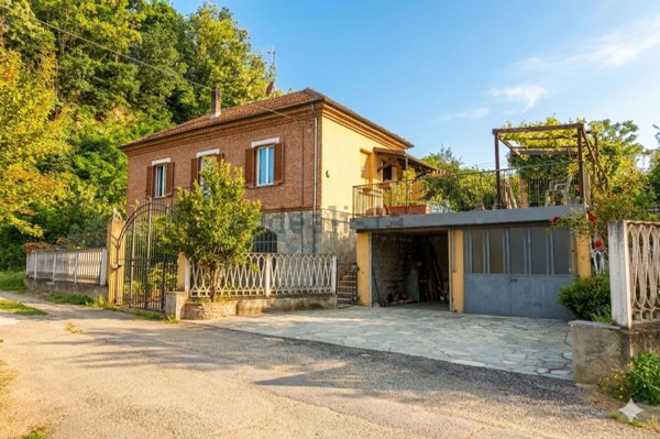casa indipendente in vendita ad Incisa Scapaccino