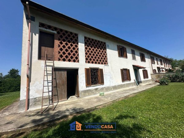 casa indipendente in vendita ad Incisa Scapaccino