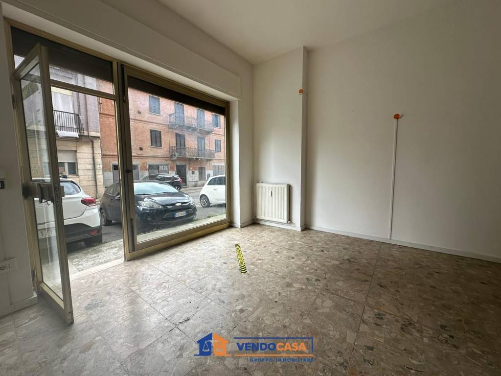 negozio in vendita ad Incisa Scapaccino