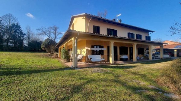 casale in vendita ad Incisa Scapaccino