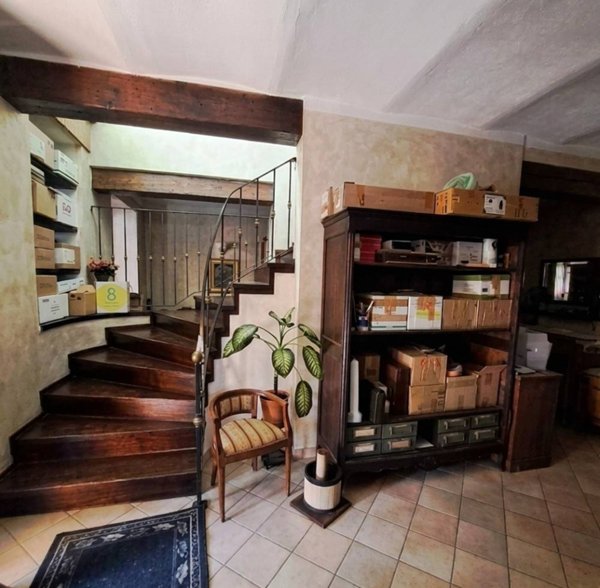 casa indipendente in vendita ad Incisa Scapaccino in zona Poggio