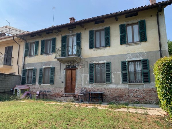 casale in vendita ad Incisa Scapaccino in zona Poggio